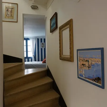 Casaia La Sudiste Avec Salle De Bain Privee 아파트 히에레